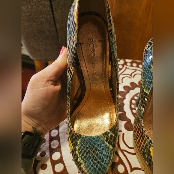 Y2k BCBGenergation Vintage SIZE 5.5 snakeskin print platform heel - Picture 10 of 16